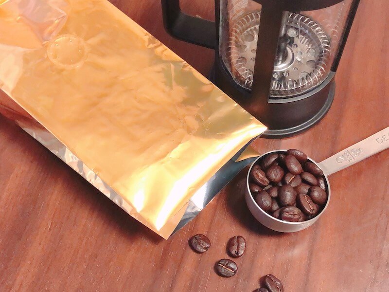 コーヒー豆とプレス