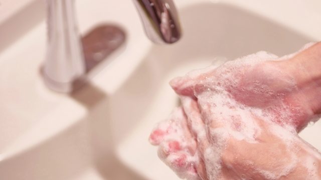 石鹸で手を洗うイメージ